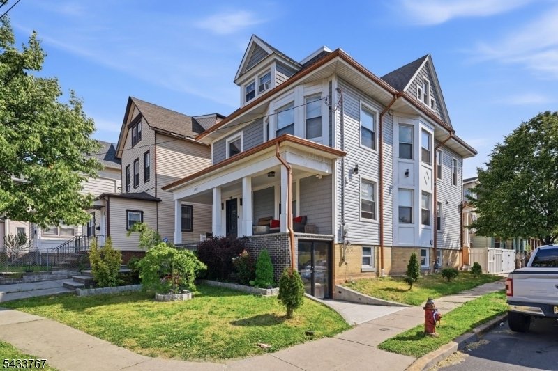 House in Elizabeth, New Jersey, United States 2 - 17973566
