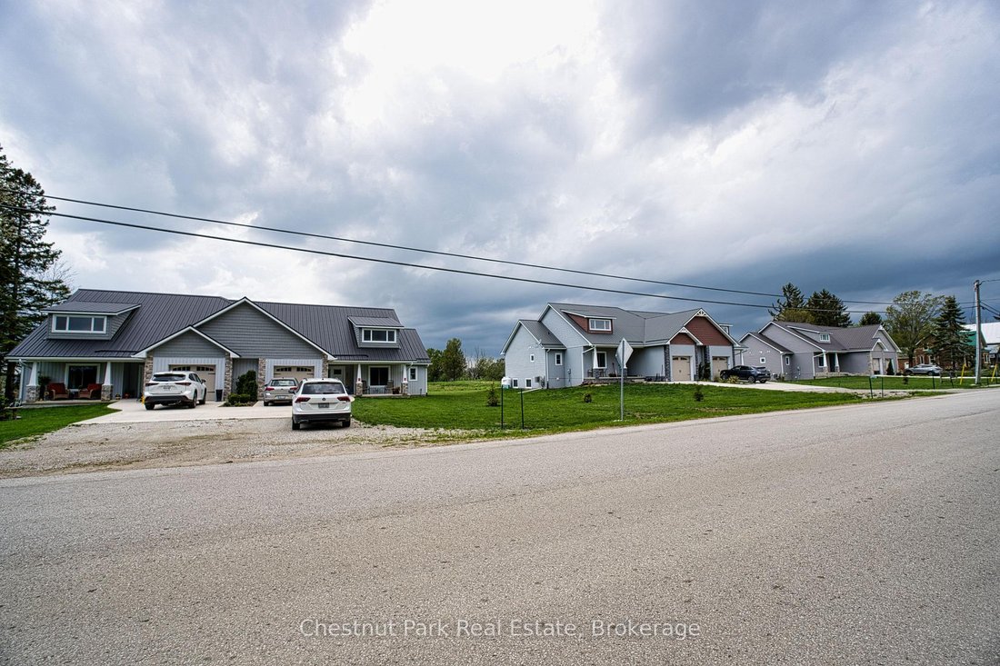 House in Wiarton, Ontario, Canada 1 - 15384965