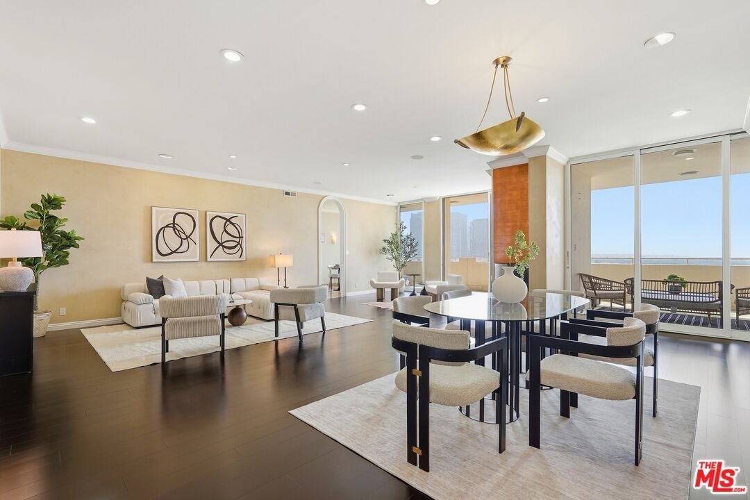 Condo in Los Angeles, California, United States 3 - 17973395