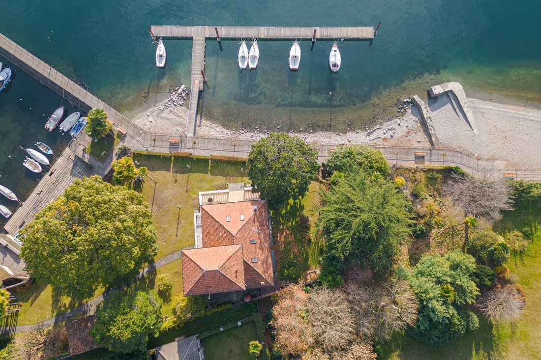 House in Maccagno con Pino e Veddasca, Lombardy, Italy 1 - 17974146
