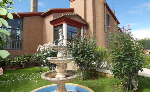 Chalet in Villalbilla, Community of Madrid, Spain 1