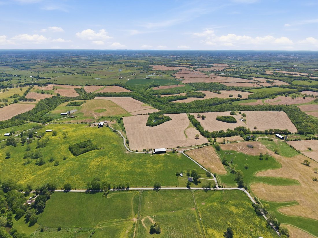 Farm Ranch in Paris, Kentucky, United States 2 - 17974309