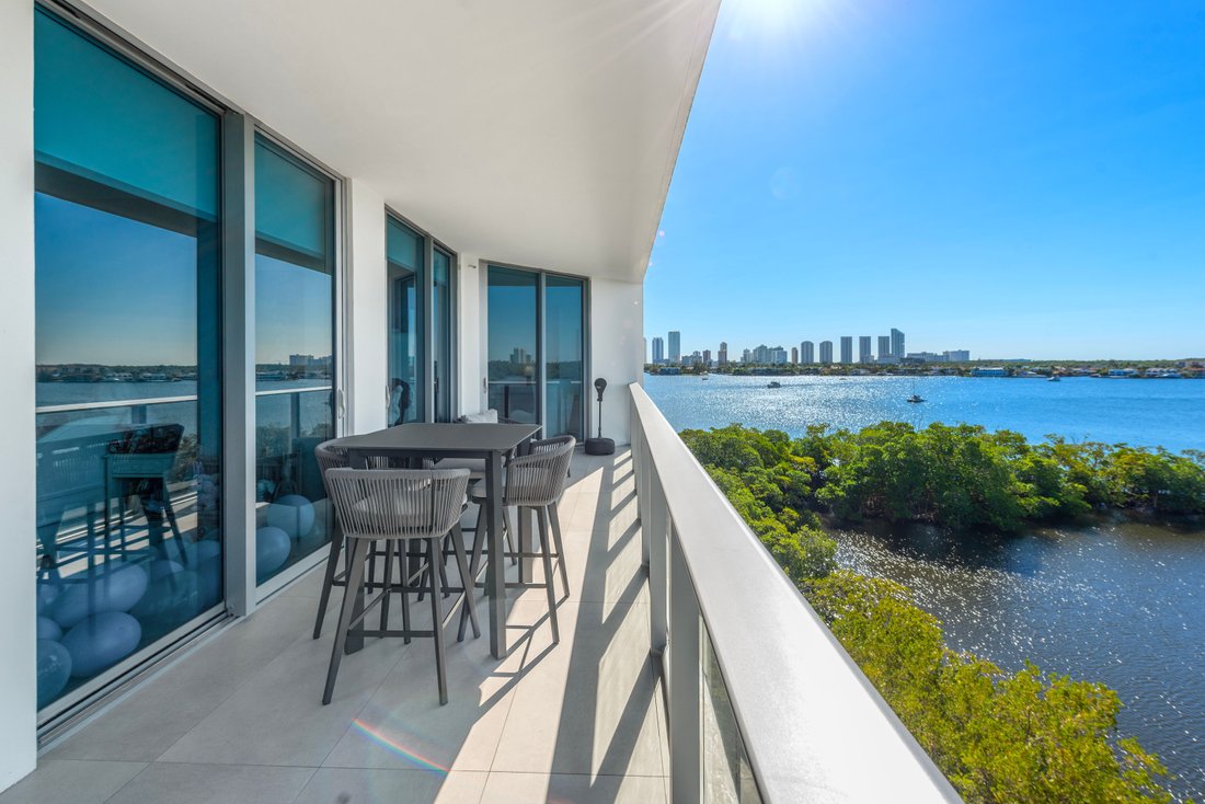 Condo in North Miami Beach, Florida, United States 1 - 17974395