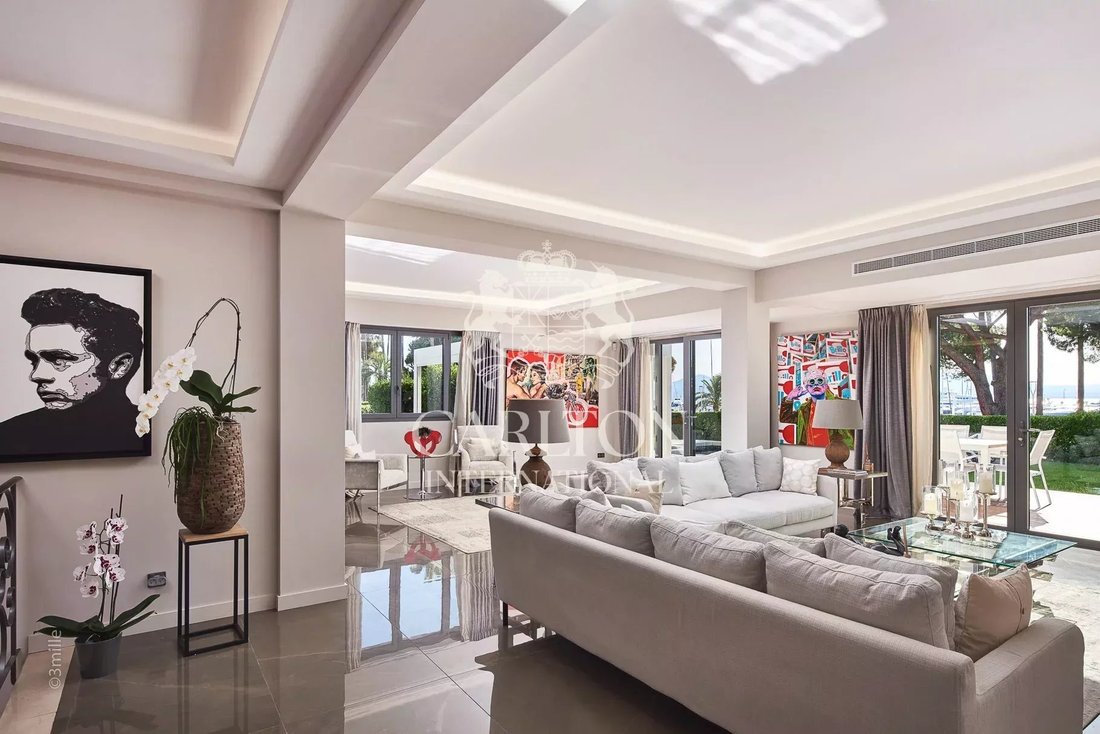 Villa in Cannes, Provence-Alpes-Côte d'Azur, France 5 - 17599876