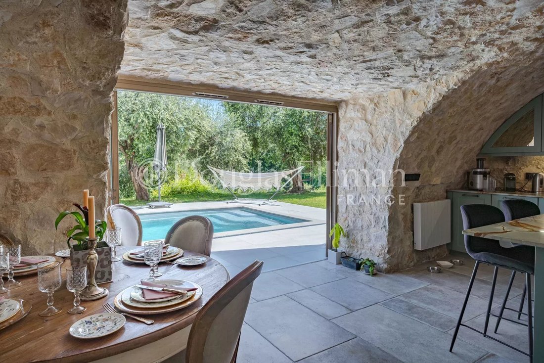 Villa in Grasse, Provence-Alpes-Côte d'Azur, France 1 - 17976656