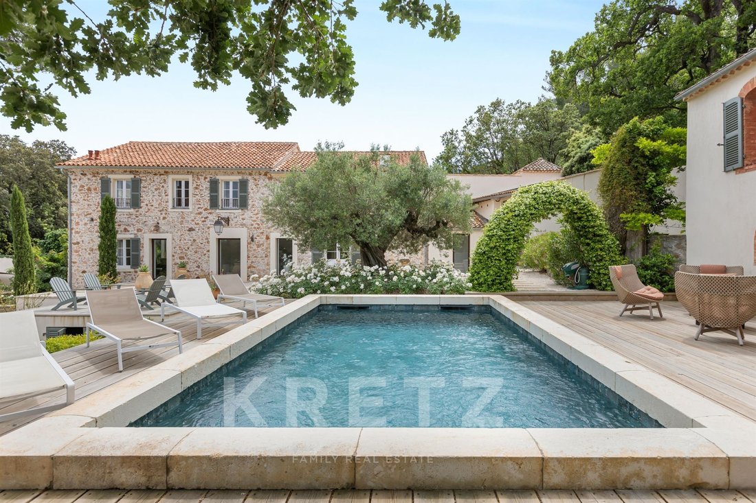 Estate in Hyeres, Provence-Alpes-Côte d'Azur, France 2 - 17976649