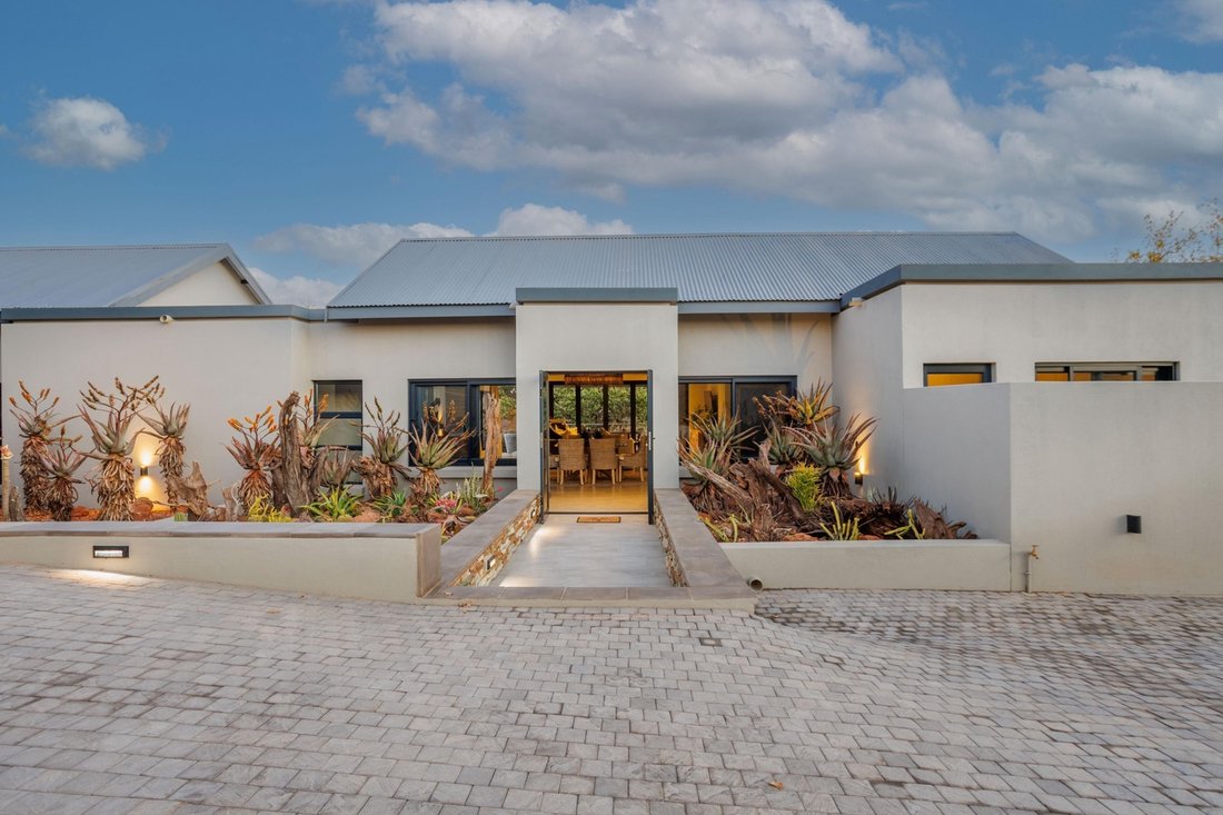 House in Hoedspruit, Limpopo, South Africa 2 - 17977476