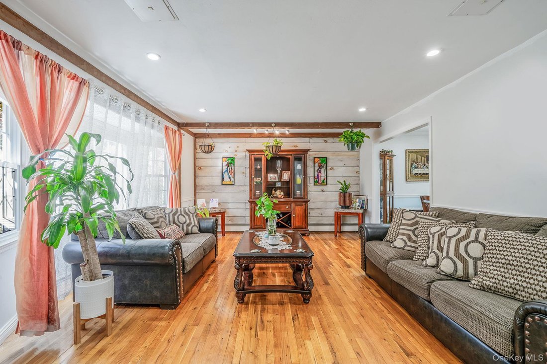 House in Huntington Station, New York, United States 5 - 17978387