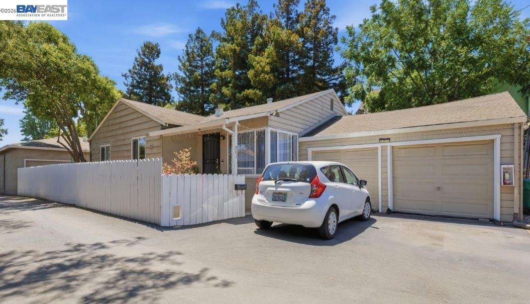Hayward, California, United States 1 - 17979273