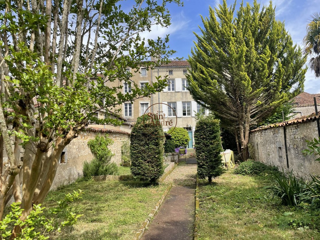 House in La Rochefoucauld, La Rochefoucauld-en-Angoumois, France 1 - 17981205