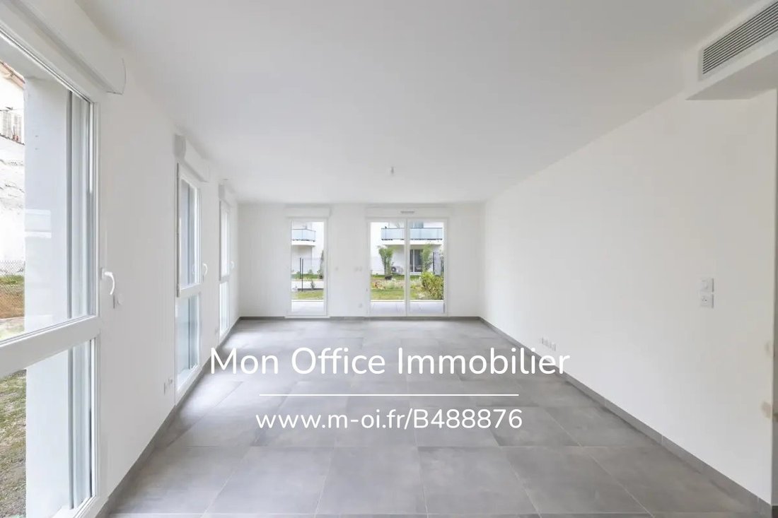 Apartment in Vieille Chapelle, 8e Arrondissement, Marseille 4 - 17975902
