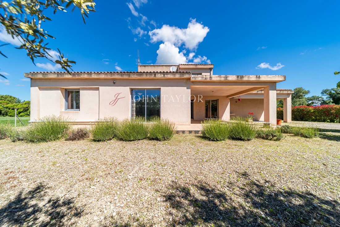 House in Cavaillon, Provence-Alpes-Côte d'Azur, France 2 - 17976335