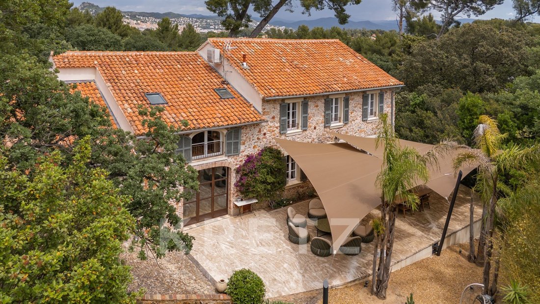 Estate in Hyeres, Provence-Alpes-Côte d'Azur, France 3 - 17976649