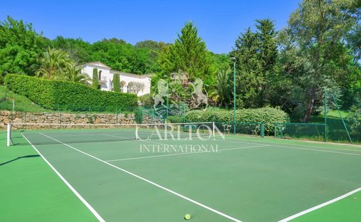 Villa in Châteauneuf-Grasse, Provence-Alpes-Côte d'Azur, France 1