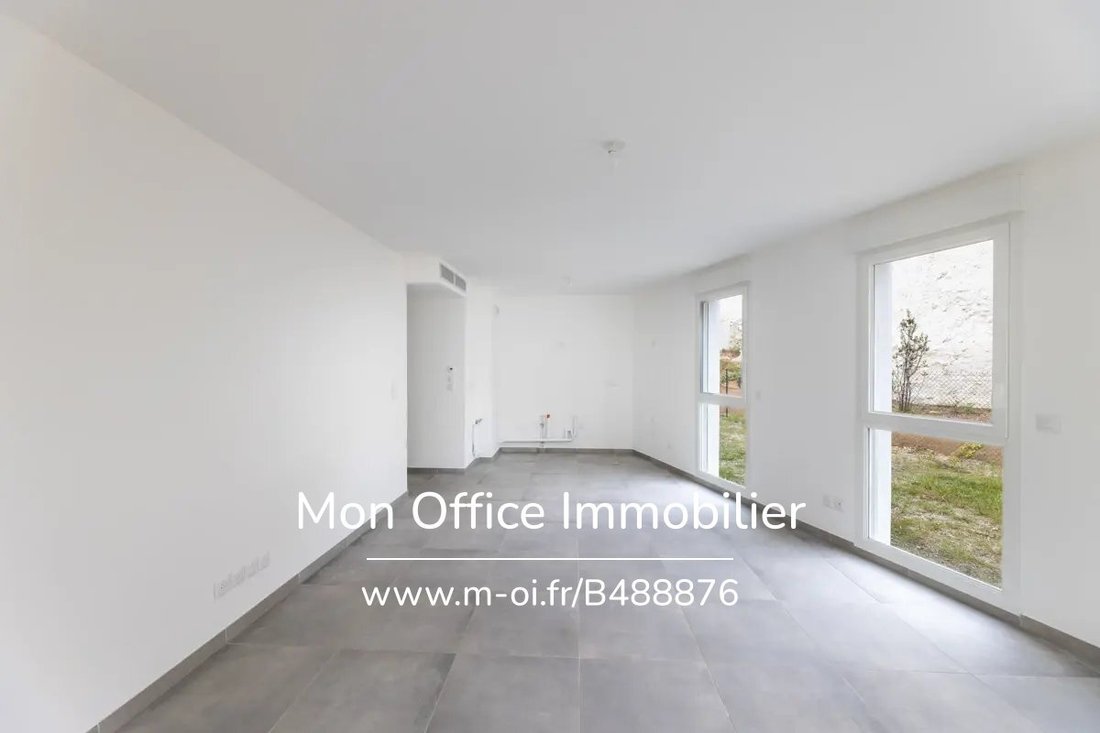 Apartment in Vieille Chapelle, 8e Arrondissement, Marseille 5 - 17975902