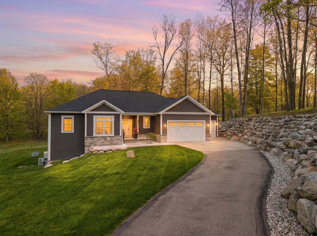 House in Stanwood, Michigan, United States 2 - 17976683