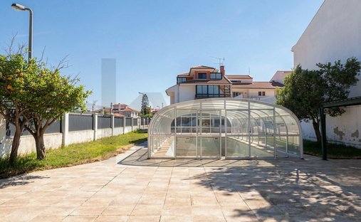 House in Carcavelos e Parede, Lisbon, Portugal 1