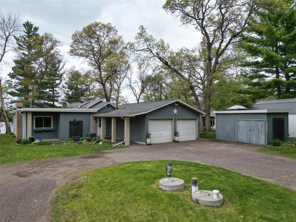 House in Chippewa Falls, Wisconsin, United States 1 - 17974846