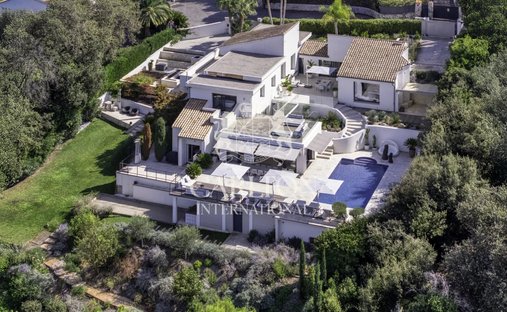Villa in Les Cougoulins-Rastines, Antibes, France 1