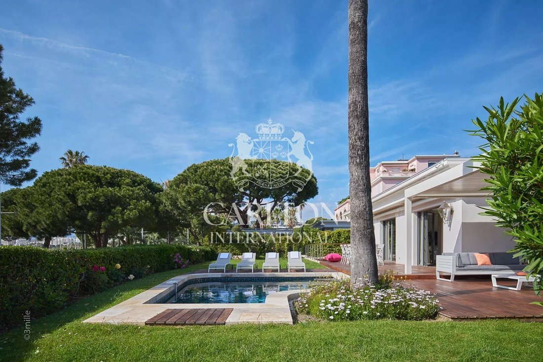 Villa in Cannes, Provence-Alpes-Côte d'Azur, France 3 - 17599876