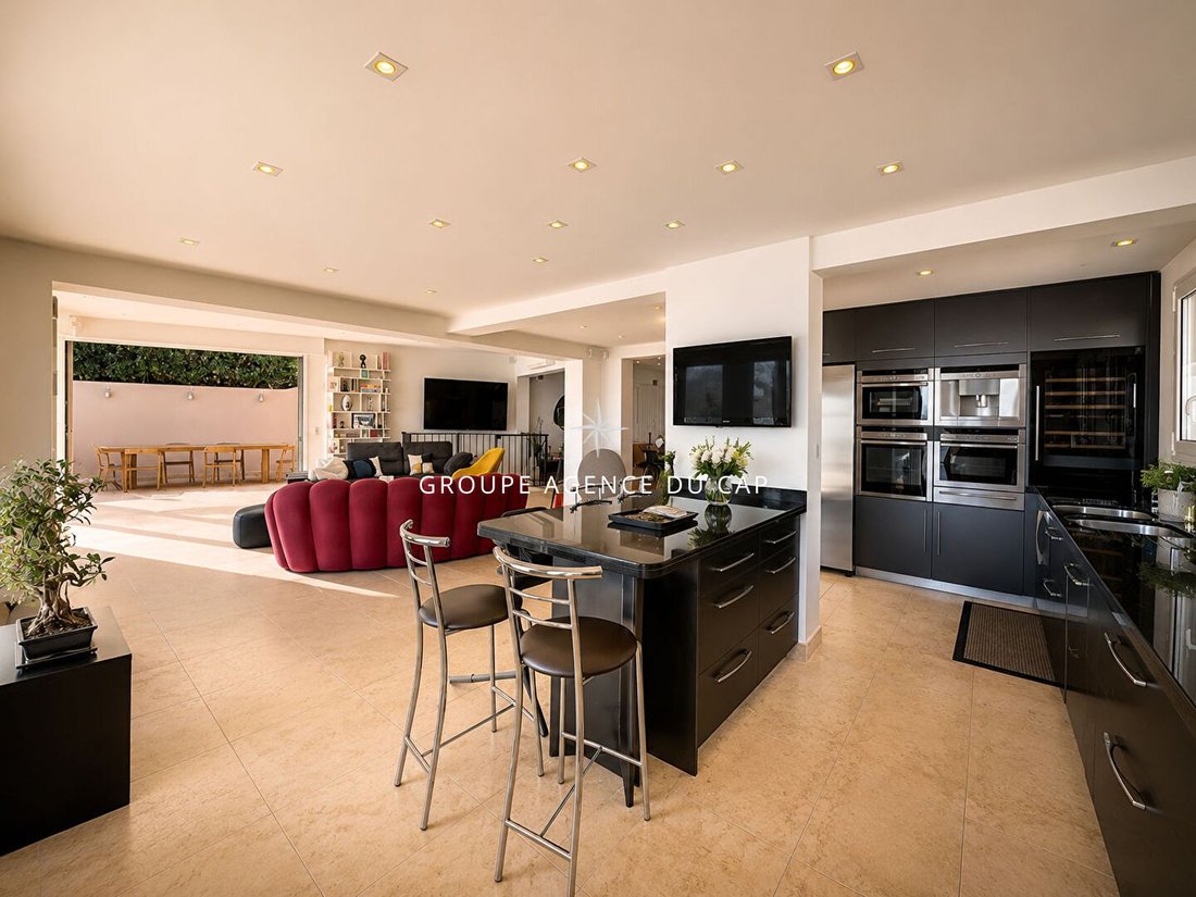Villa in Les Issambres, Roquebrune-sur-Argens, France 5 - 17977381