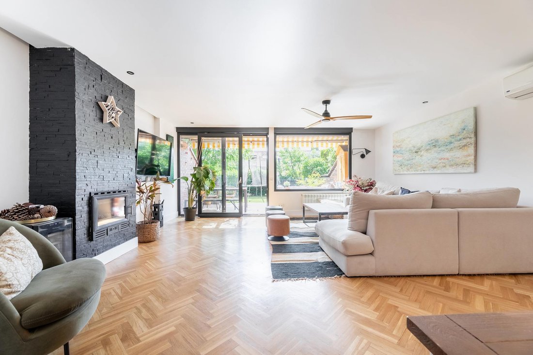 Villa in Majadahonda, Comunidad de Madrid, Spain 1 - 17975073