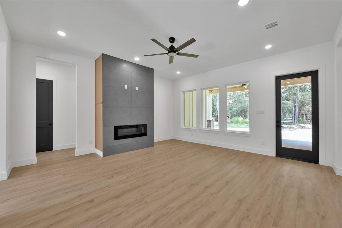 House in Magnolia, Texas, United States 3 - 17980105