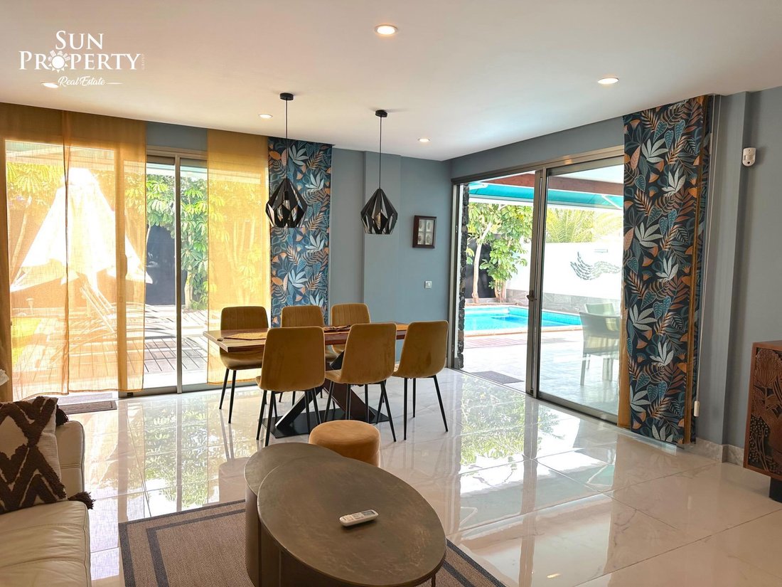 Villa in Los Cristianos, Canary Islands, Spain 2 - 17980318