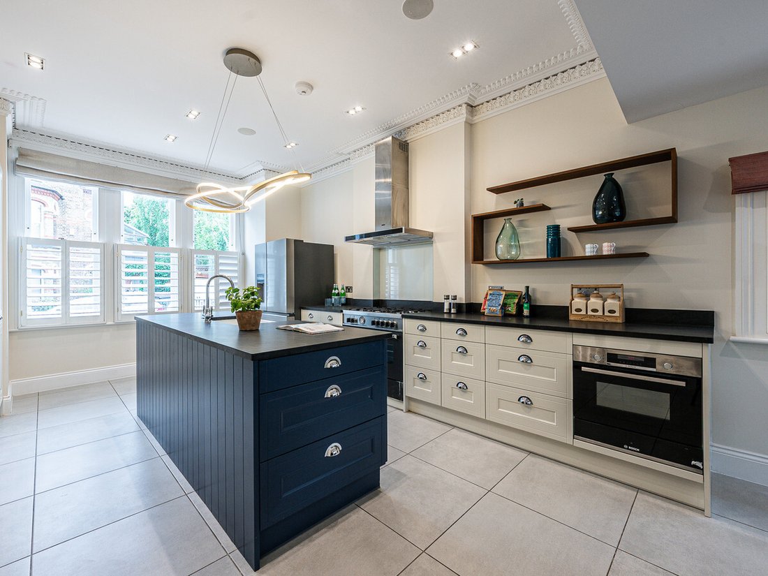 House in Ravenscourt Park, Hammersmith and Fulham, England 4 - 17980346