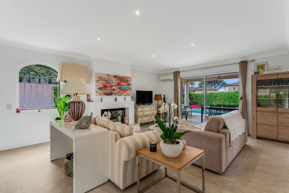 House in Ville-Les Saquedes-Le Bouillonnet, Sainte-Maxime, France 2 - 17976577