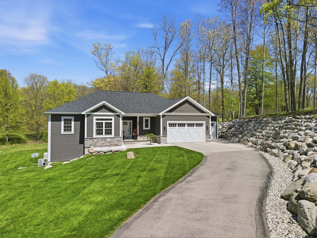 House in Stanwood, Michigan, United States 1 - 17976683