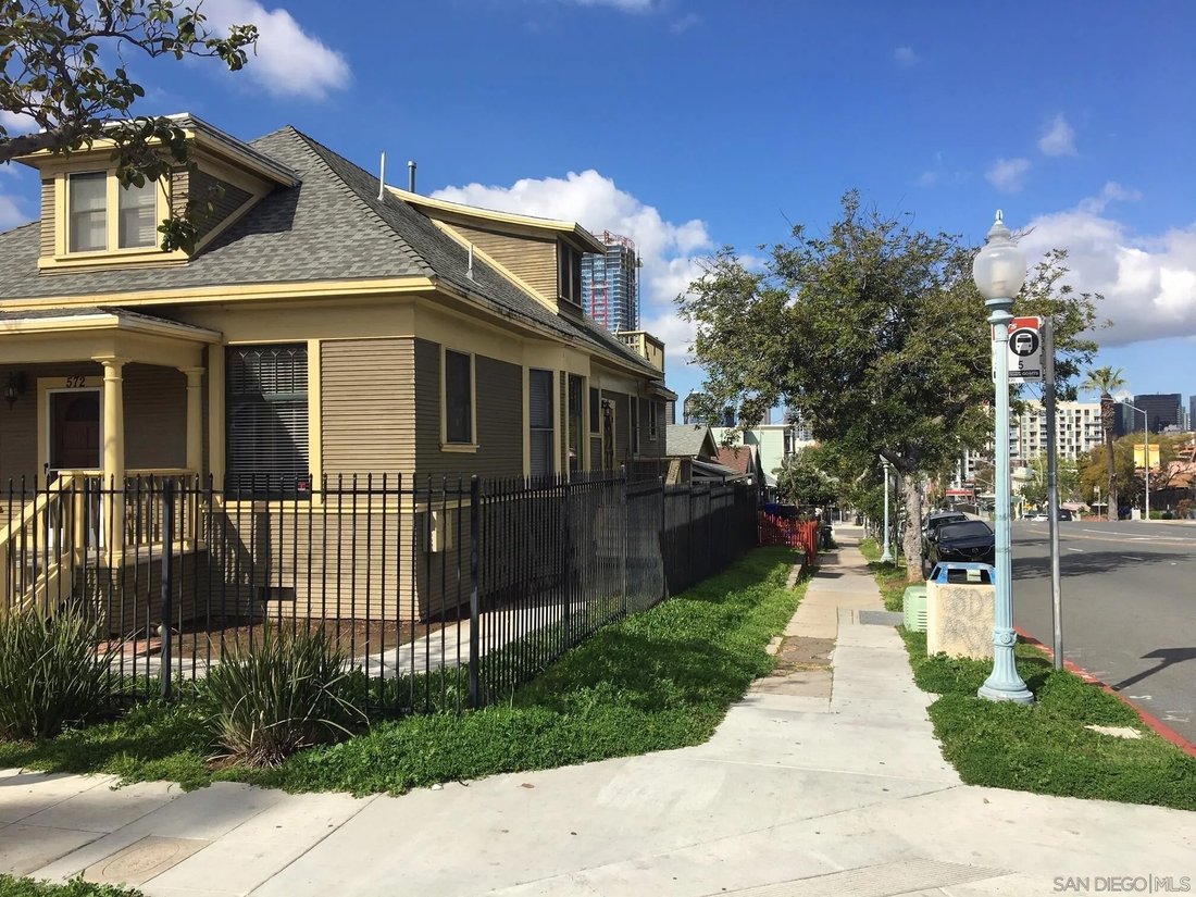 San Diego, California, United States 5 - 17979921