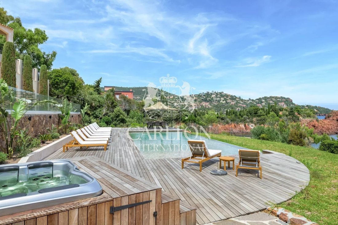 Villa in Le Dramont-Agay-Anthéor-Le Trayas, Saint-Raphaël, France 2 - 15295824