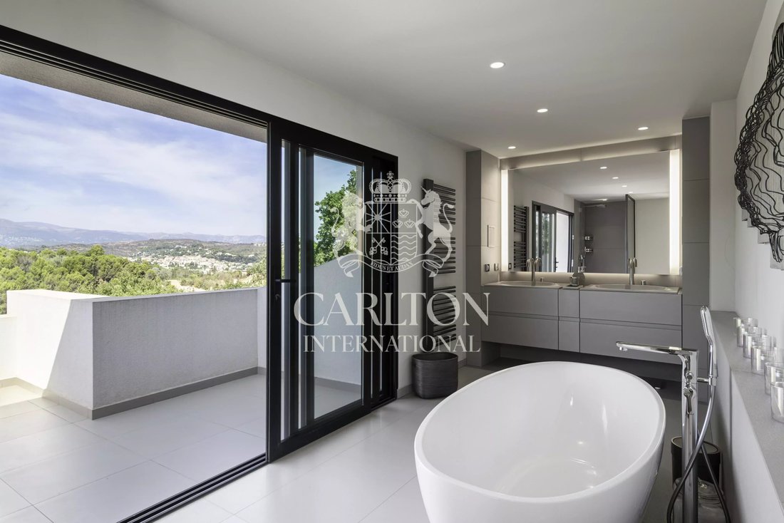 Villa in Les Cougoulins-Rastines, Antibes, France 5 - 17472084