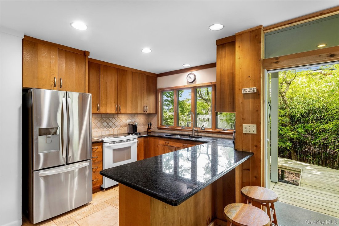 House in Yaphank, New York, United States 5 - 17978360