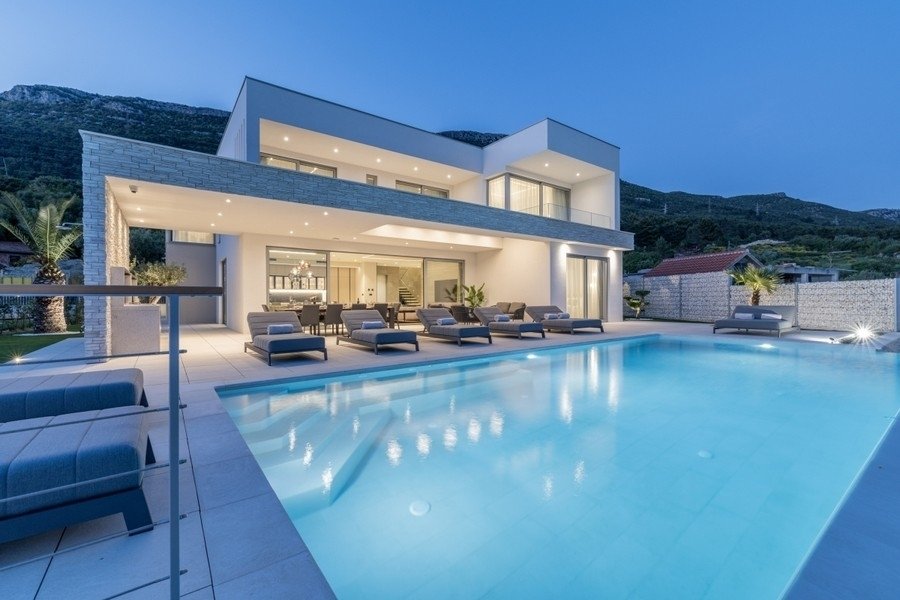 Villa in Kastel Luksic, Split-Dalmatia County, Croatia 1 - 17975755