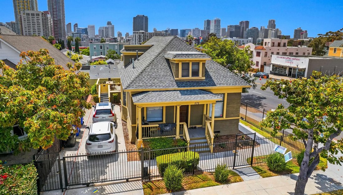 San Diego, California, United States 3 - 17979921