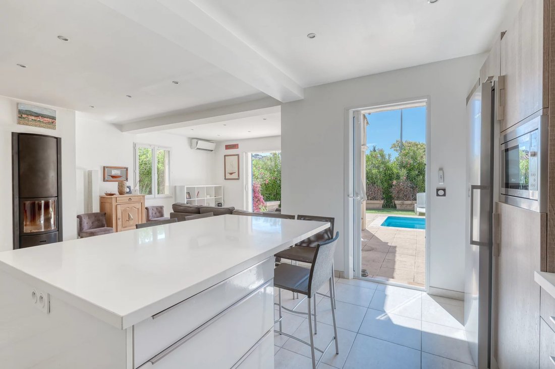 House in Sud Ouest, Bormes-les-Mimosas, France 5 - 17975063