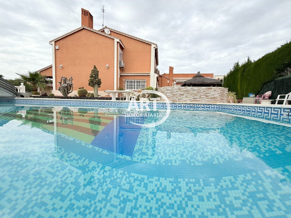 Chalet in San Antonio de Benageber, Valencian Community, Spain 1 - 17838254