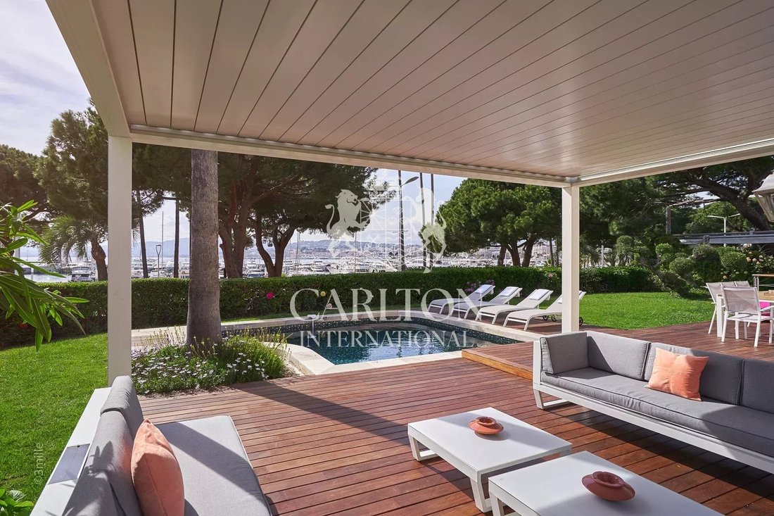 Villa in Cannes, Provence-Alpes-Côte d'Azur, France 4 - 17599876