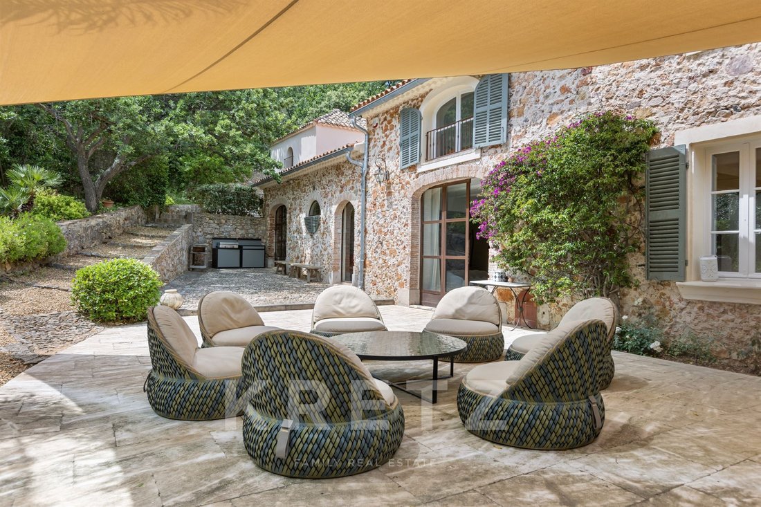 Estate in Hyeres, Provence-Alpes-Côte d'Azur, France 4 - 17976649