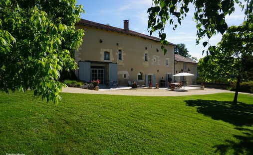 Estate in Brantome, Brantome en Perigord, France 1