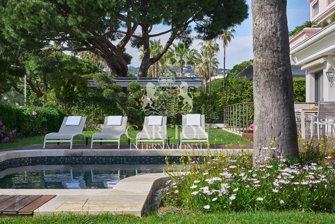 Villa in Cannes, Provence-Alpes-Côte d'Azur, France 2 - 17599876