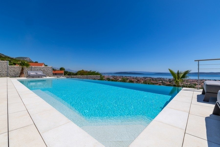Villa in Kastel Luksic, Split-Dalmatia County, Croatia 2 - 17975755