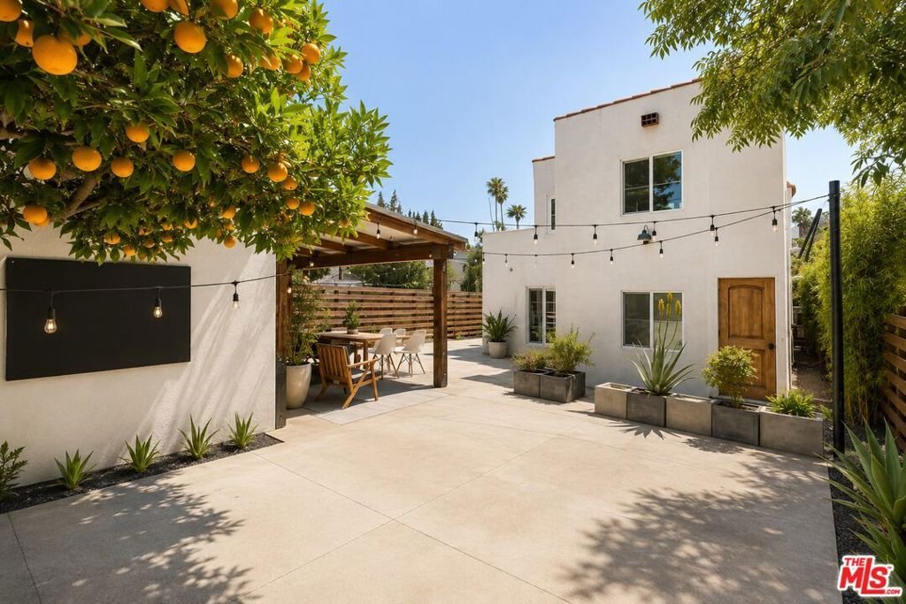 Los Angeles, California, United States 5 - 17978919