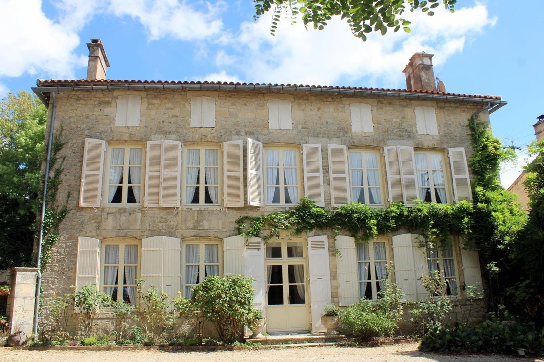 House in Melle, Nouvelle-Aquitaine, France 1 - 17980181