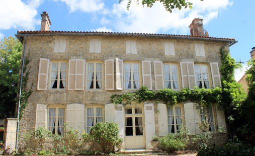 House in Melle, Nouvelle-Aquitaine, France 1