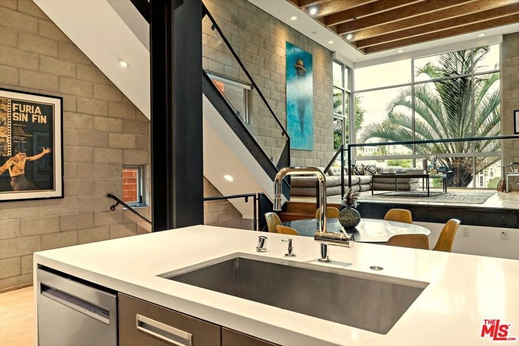 Condo in Los Angeles, California, United States 4 - 17978946