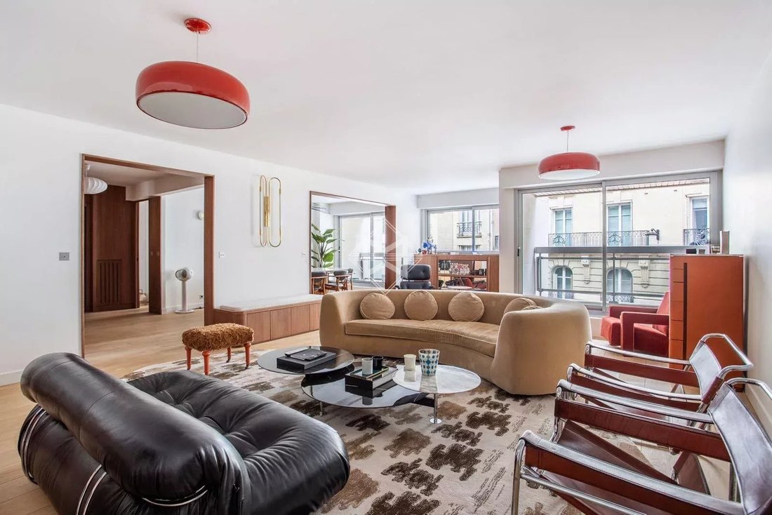 Apartment in Gros Caillou, Paris 7e Arrondissement, Paris 1 - 17976807