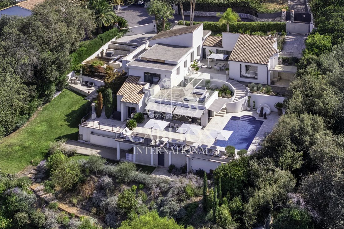 Villa in Les Cougoulins-Rastines, Antibes, France 1 - 17472084